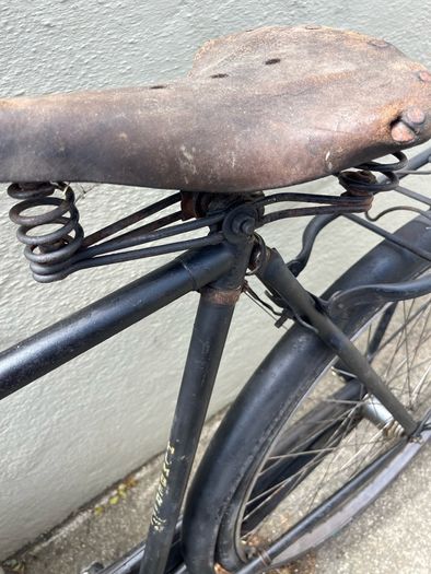 1930s humber men's bike push button bell. Brooks saddle. 3 speed  Gears