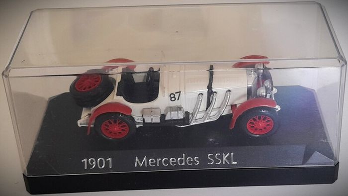 Diecast Model Mercedes-Benz SSKL - Collectable Solido Age D'Or 1:43