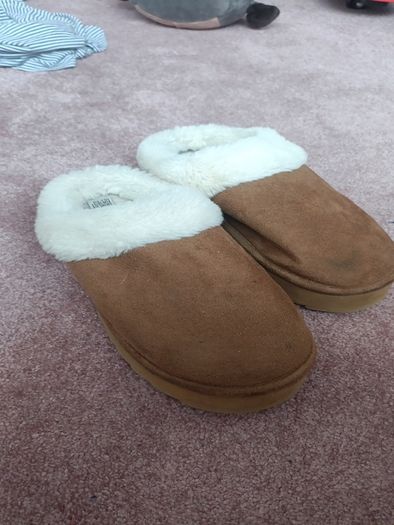 fake UGG slippers