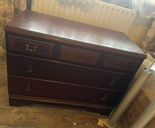 mahogony chest of drawers