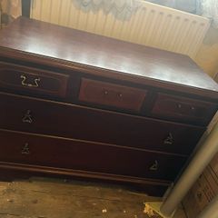 mahogony chest of drawers