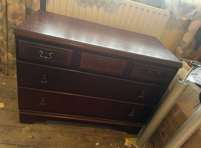 mahogony chest of drawers
