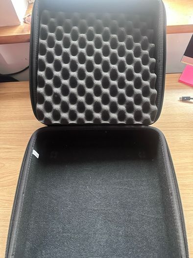 Akai MPC One Plus, carry case and desk saver