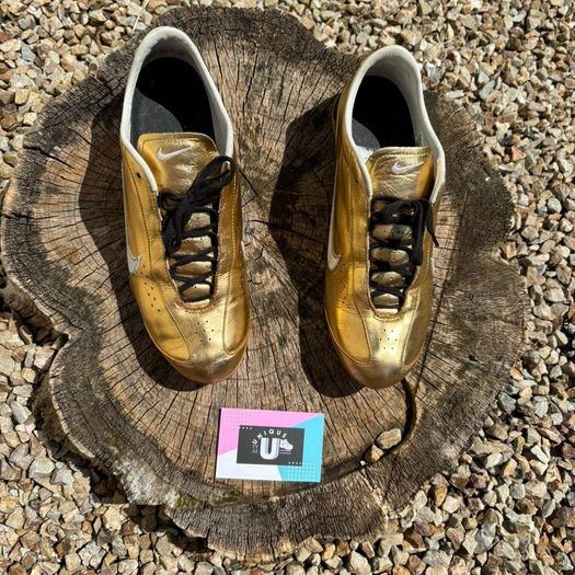 Get Luxury Gold Nike's