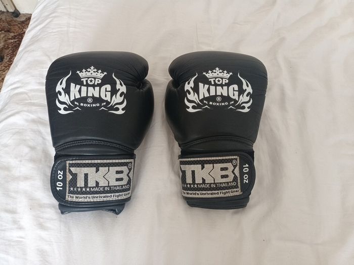 Top King Thai boxing gloves