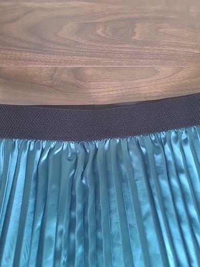 Size Large teal pleated skirt