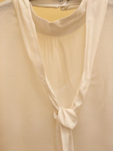 Size 14 Ladies Cream Sleeveless Top