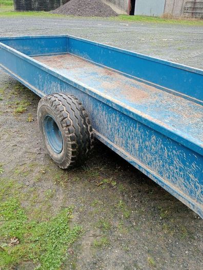 Cattle feeder
