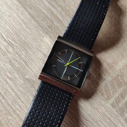 Henleys Men's Square Black Dial Watch