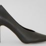 New Look black V throat court heels Image 2
