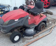 Castle garden lawnmower