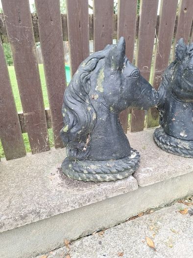 Stone horses heads x2