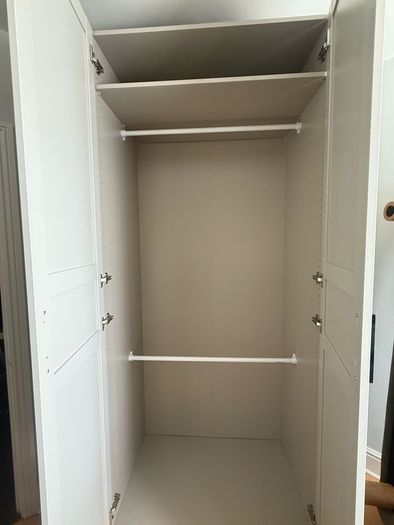 Standing wardrobe/closet