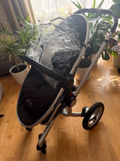 Silver Cross Surf Pram ( Canopy/Top-hood is missing)