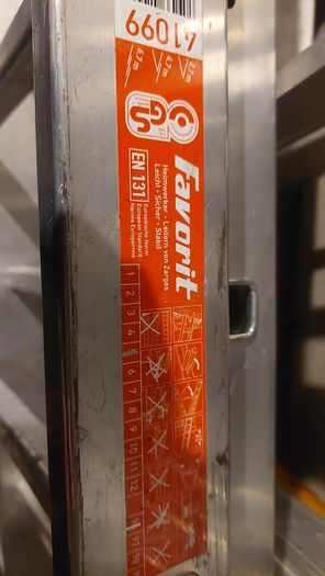 Three-part ladder 2.7m/4.7m/6.7m