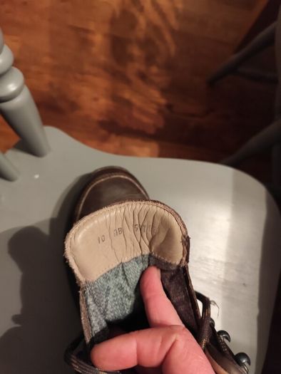 meindl Bhutan hunting hiking boots, there is another pair of meindl in the photos and a pair of Haix size 10, and lastly a pair of Mammut boots size 10, all great boots and in super condition.
