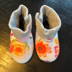 BONDS Floral Wonder bootie pram shoes Age 3-6 mths EUC