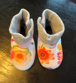 BONDS Floral Wonder bootie pram shoes Age 3-6 mths EUC