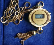 Vintage 70s LCD Digital Quartz Tassel Necklace Oval PENDANT Watch