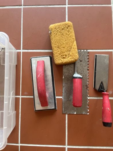 tiling kit trowl etc