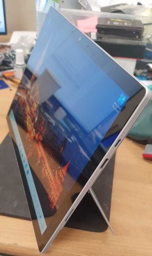 Microsoft Surface Pro 7 -Core i5 10th Gen | 8GB RAM | 256GB SSD | Touchscreen | Windows 11 Pro