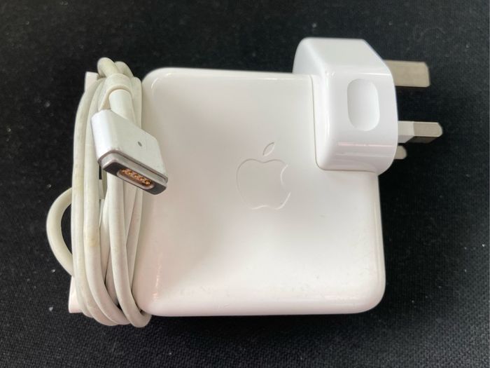 Apple 45W Magsafe 2 charger