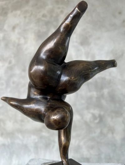 Balancing Lady (30cm) - Bronze