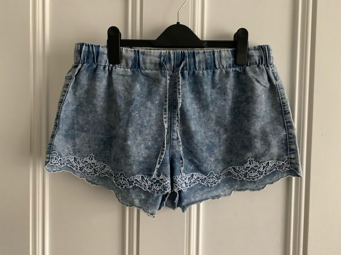 Ladies Shorts - Size 12