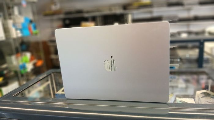 Apple 2025 MacBook Air 13-inch Laptop with M4 chip: Built for Apple Intelligence, 13.6-inch Liquid Retina Display, 16GB Unified Memory, 256GB SSD Storage
