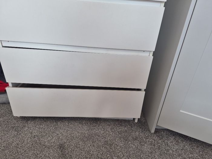 Chest of drawers