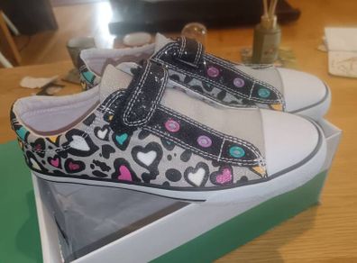 Clarkes girls shoes size UK 2.5