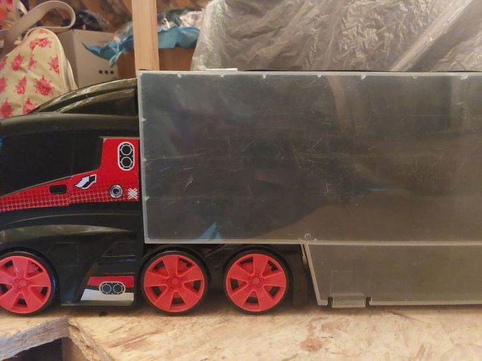 Transporter Truck