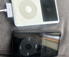 Apple iPod's x2