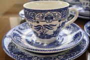 vintage blue willow