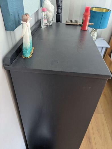 chest of drawers