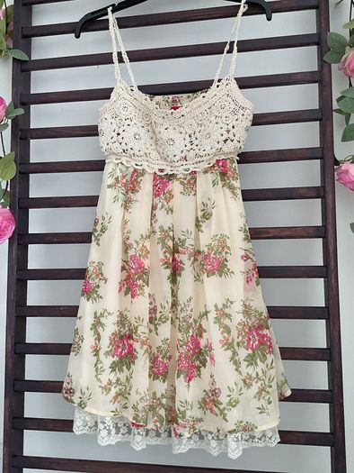 dress Bnwot cream floral mini dress size medium Christina V brand