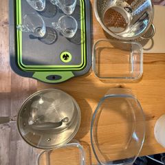 Assorted kitchenware
