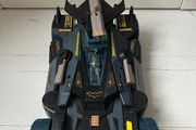 DC Batman Playset Ultimate Transforming Batmobile 2-in-1