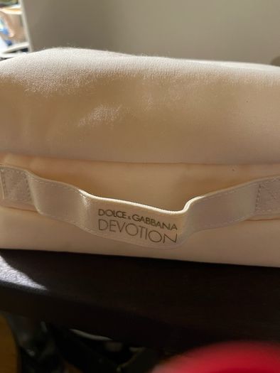 Dolce & Gabbana Devotion perfume (50 ml) + wash bag bundle