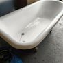 Freestanding cast iron roll-top clawfoot bath Image 2
