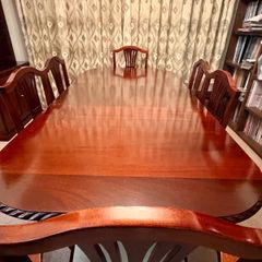 Large Mahogany Dining Table and Chairs (6x) - Expandable / Excellent Condition