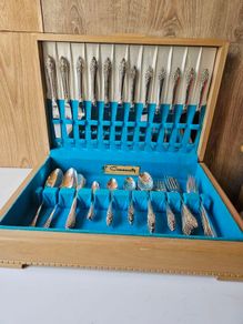 The Finest Silverplate  Anti-Tarnish "Community" Cutlery Canteen 59 pc Set
