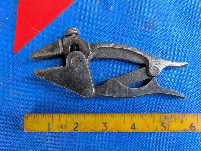 Self Locking Pliers by Speetog