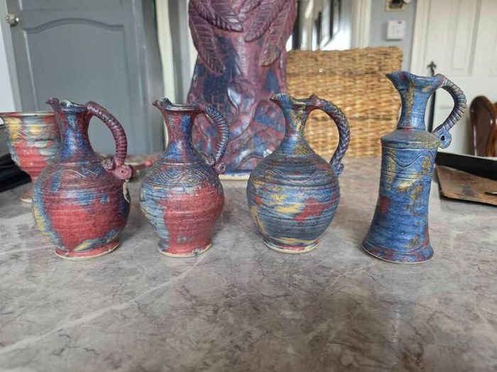 15 pieces of Michael Kennedy pottery. Mixed pieces and sizes. Great condition.