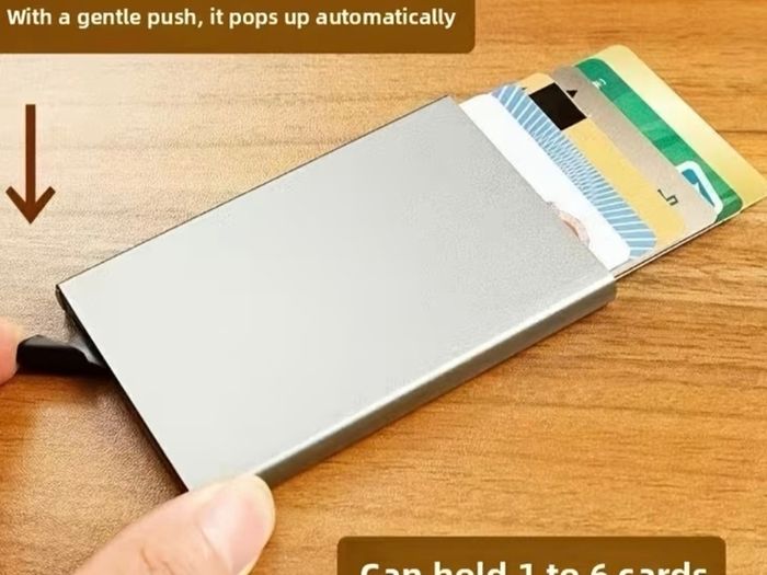 Aluminium credit card holder. Black / silver.