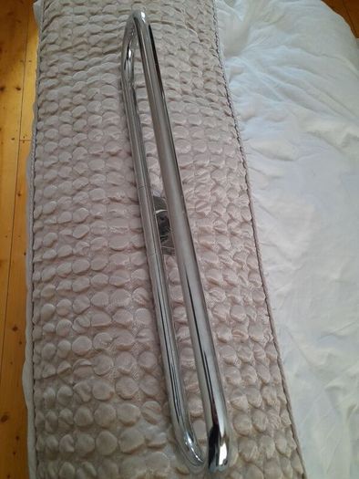 Wall mounted towel rack