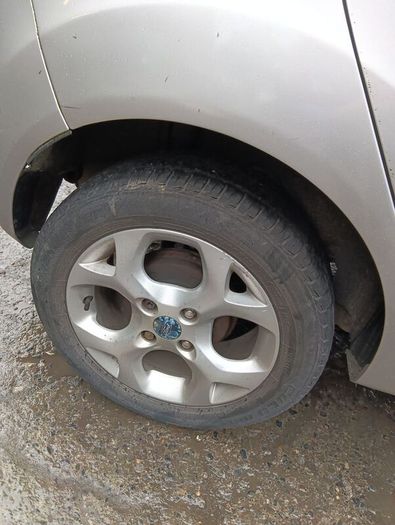 Breaking ford fiesta 2012 1.25