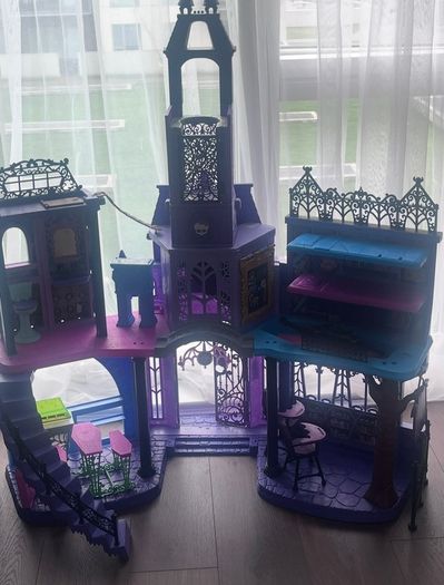 Monster High School