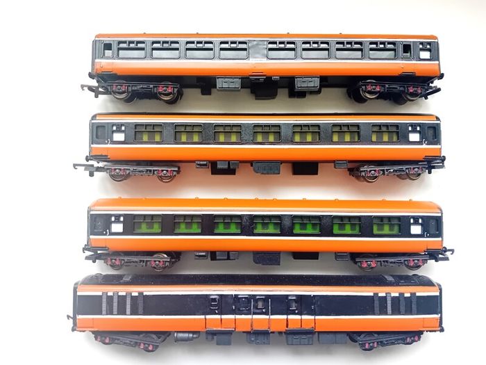 Model Railway  Irish Mk2 Coach Set