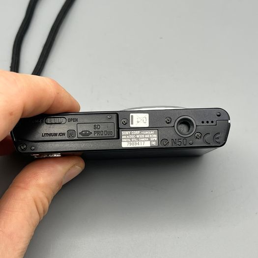 Sony Cyber-shot DSC-W320 14.1MP Digital Camera Black - Full Kit
